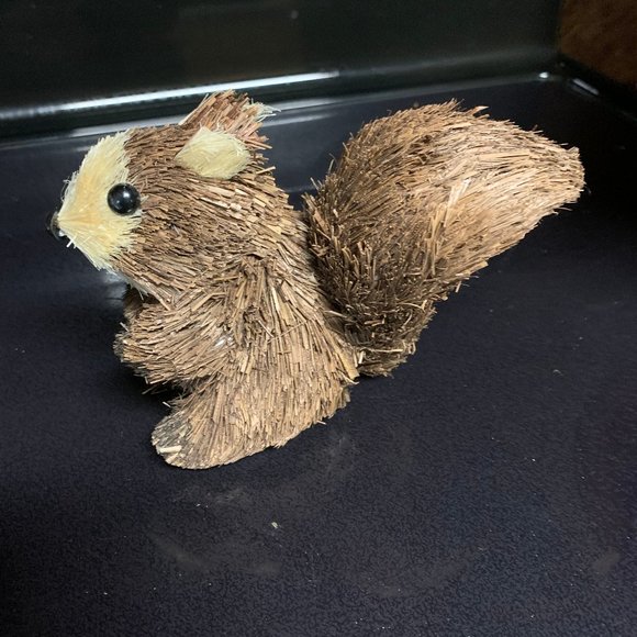 Fall Bottle Brush Squirrel - Picture 4 of 5